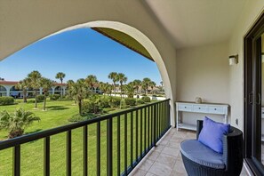 콘도, 침대(여러 개), 발코니 (Ocean Club 37) | 숙박 시설 구내