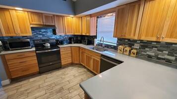 House, Multiple Beds, Patio, Garden View (Crescent Cottage) | Private kitchen | Fridge, microwave, oven, stovetop