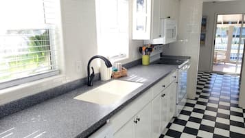 House, Multiple Beds, Patio, Beach View (Coastal Bliss) | Private kitchen | Fridge, microwave, oven, stovetop