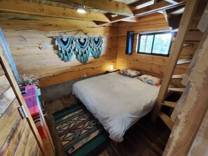 4 bedrooms, bed sheets