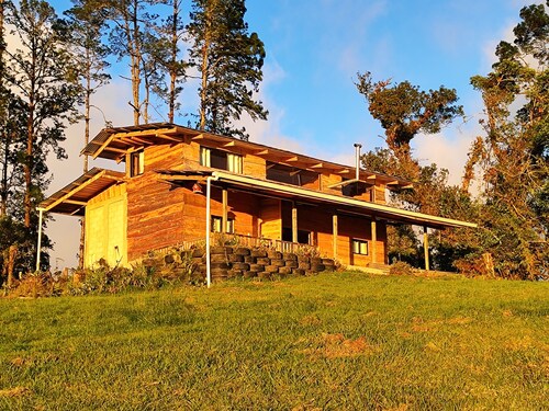 Serenity Unveiled: Secluded Cabin, Endless Views, Pristine Forest Bliss.