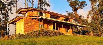 Serenity Unveiled: Secluded Cabin, Endless Views, Pristine Forest Bliss.