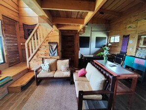 Fireplace - Serenity Unveiled: Secluded Cabin, Endless Views, Pristine Forest Bliss. (Heredia)