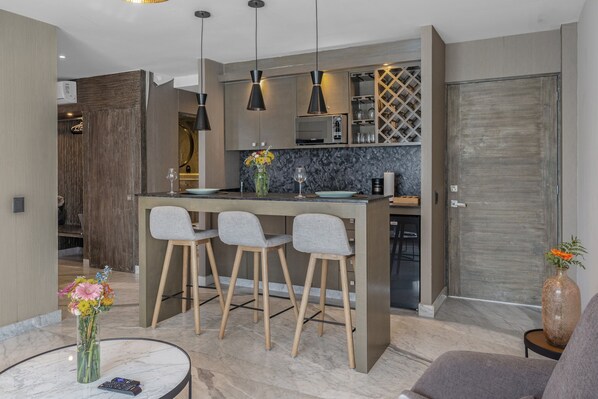 Deluxe Studio | Laptop workspace, iron/ironing board, free WiFi, bed sheets - Elefant by Naya Homes (Cabo San Lucas)