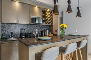 Deluxe Studio | Laptop workspace, iron/ironing board, free WiFi, bed sheets - Elefant by Naya Homes (Cabo San Lucas)