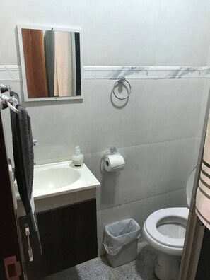 Shower, hair dryer, towels, soap - Bom, Prático e Aconchegante. Prox Centro/shopping (São Francisco Manaus)