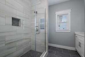 Douche, serviettes fournies
