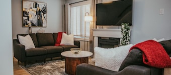 The Miner's Den - SAUNA Retreat near OFSC Trails