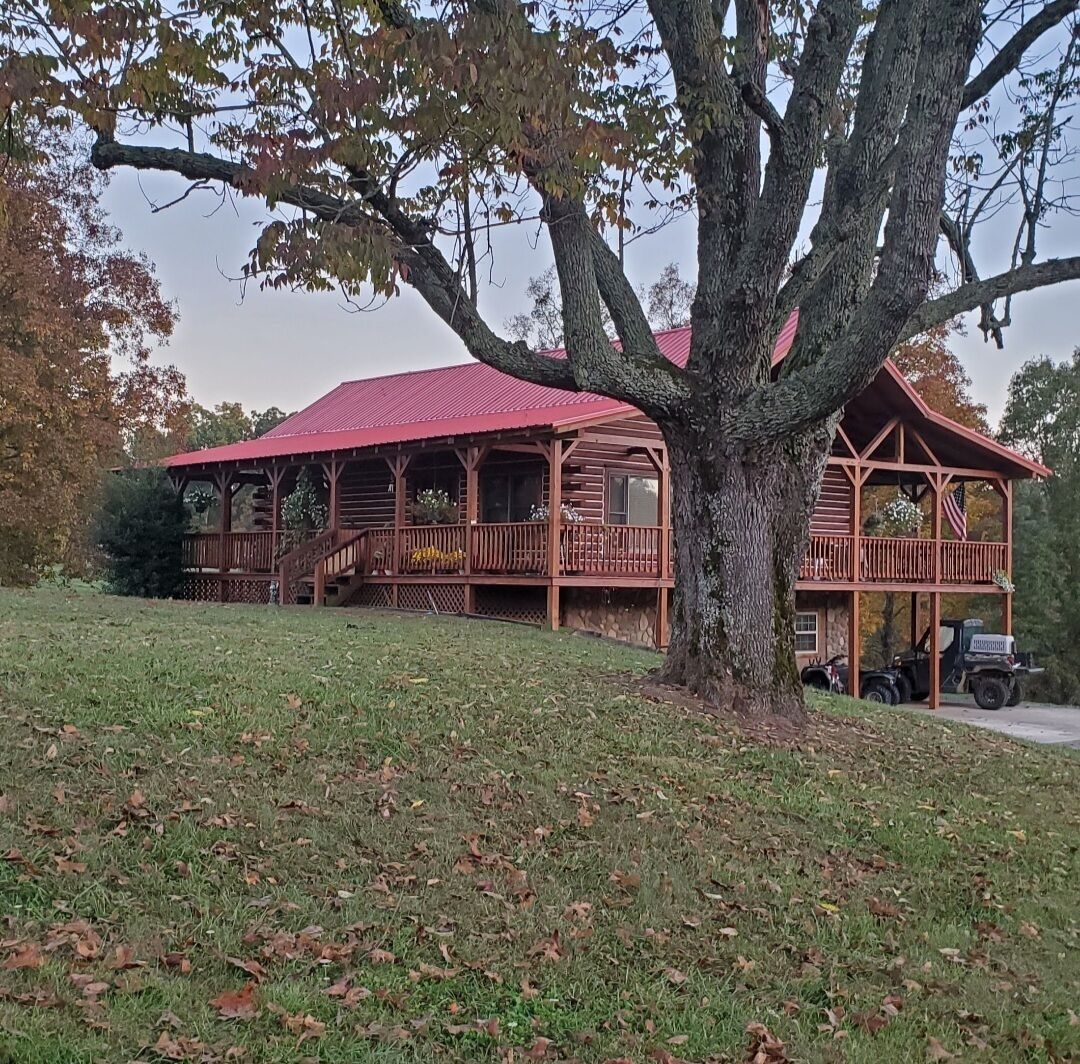 Large Log Cabin Minutes From Lake Barkley and Land Between the Lakes Cadiz, KY