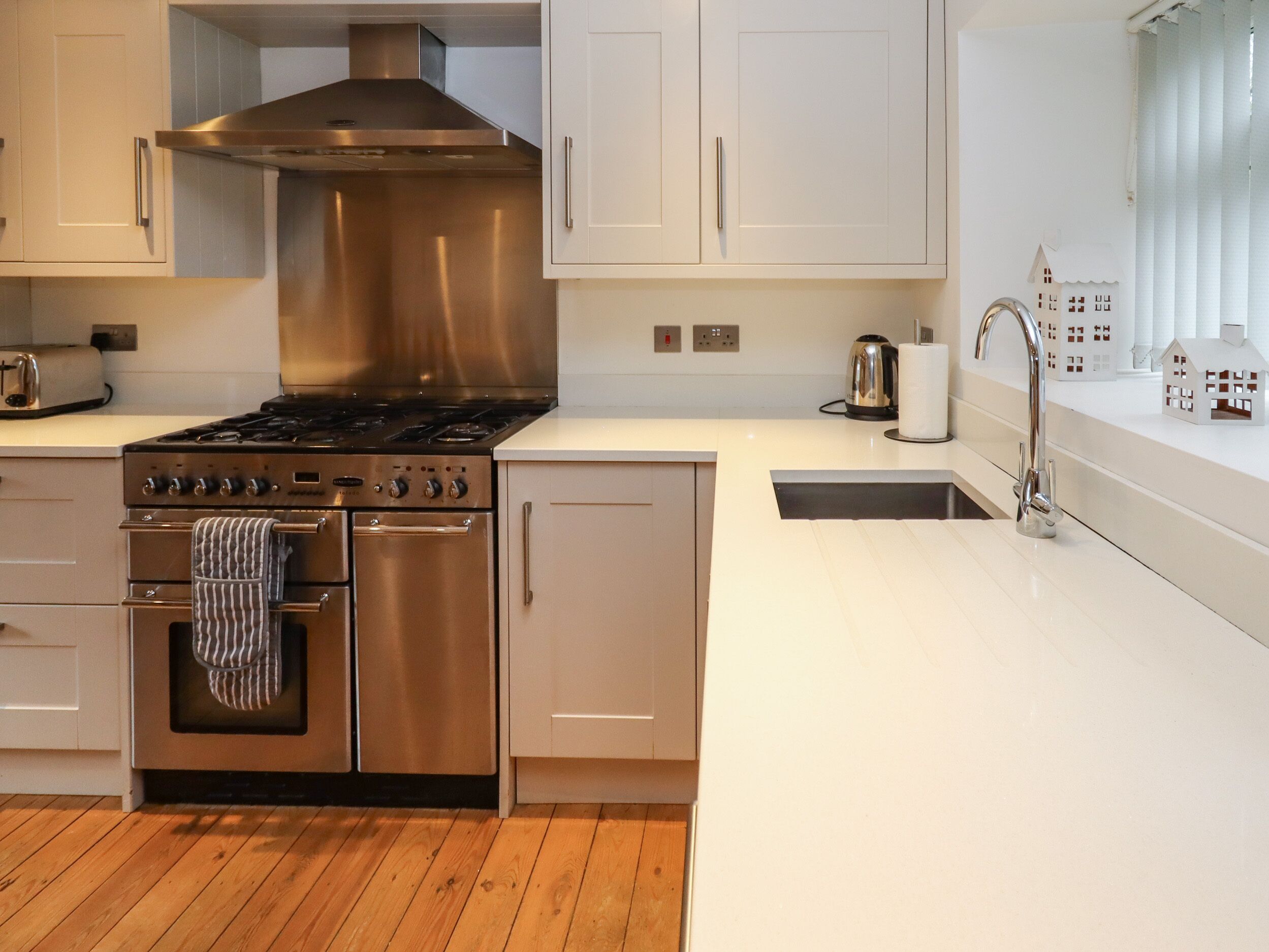 Fridge, dishwasher, electric kettle, toaster