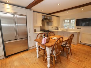 雪櫃、洗碗機、電熱水壺、多士爐