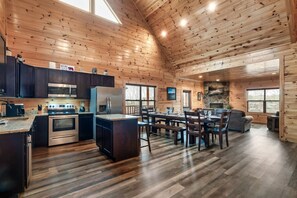 Fridge, microwave, oven, stovetop - New! Pet Friendly, Private Pool, Media Room, Golf! (Sevierville)