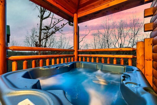 Outdoor spa tub - New! Pet Friendly, Private Pool, Media Room, Golf! (Sevierville)