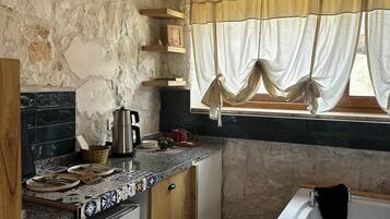 Comfort Room | 1 bedroom, minibar, individually decorated, individually furnished