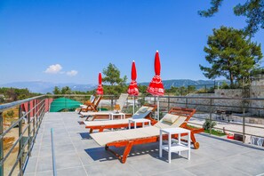 Familien-Maisonette, 1 Schlafzimmer, Nichtraucher, Bergblick | Terrasse/Patio