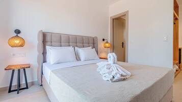 Deluxe-Zimmer, Balkon, Meerblick | Individuell dekoriert, individuell eingerichtet, schallisolierte Zimmer