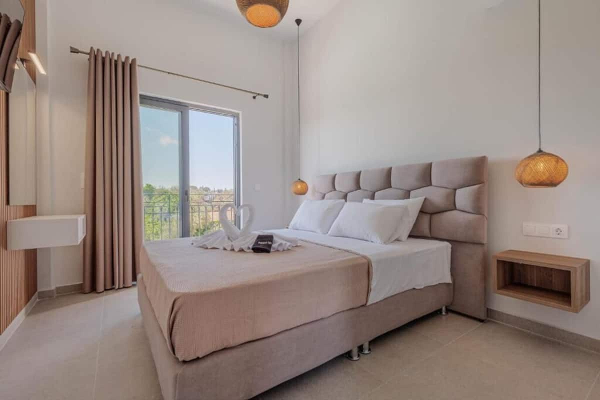 Chambre familiale, balcon | DĂ©cor unique, ameublement unique, systĂšme dâinsonorisation