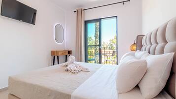 Deluxe Room, Balcony, Sea View | Individually decorated, individually furnished, soundproofing, free WiFi