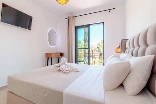 Deluxe kamer, balkon, uitzicht op zee | Individueel gedecoreerd, individueel gemeubileerd, geluiddichte muren