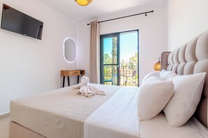 Deluxe Room, Balcony, Sea View | Individually decorated, individually furnished, soundproofing, free WiFi