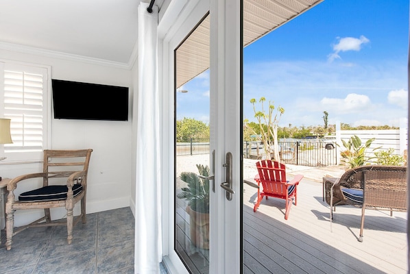Interior - HOT TUB & trailer/boat parking for up to 25 ft. with overnight docking allowed. (Englewood)