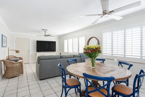 Interior - HOT TUB & trailer/boat parking for up to 25 ft. with overnight docking allowed. (Englewood)