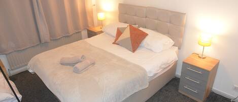 3 bedrooms, iron/ironing board, WiFi, bed sheets