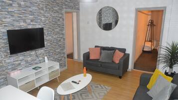 Smart TV, fireplace