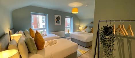 6 habitaciones, tabla de planchar con plancha y cuna de viaje