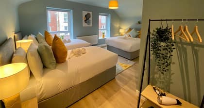 The Large Group House by Shortstays - Dublin City Center - Sleeps 21