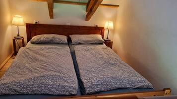 2 bedrooms, WiFi, bed sheets