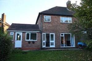 Exterior - 4 bedroom cosy home in solihull (Solihull)