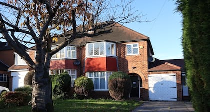 4 bedroom cosy home in solihull