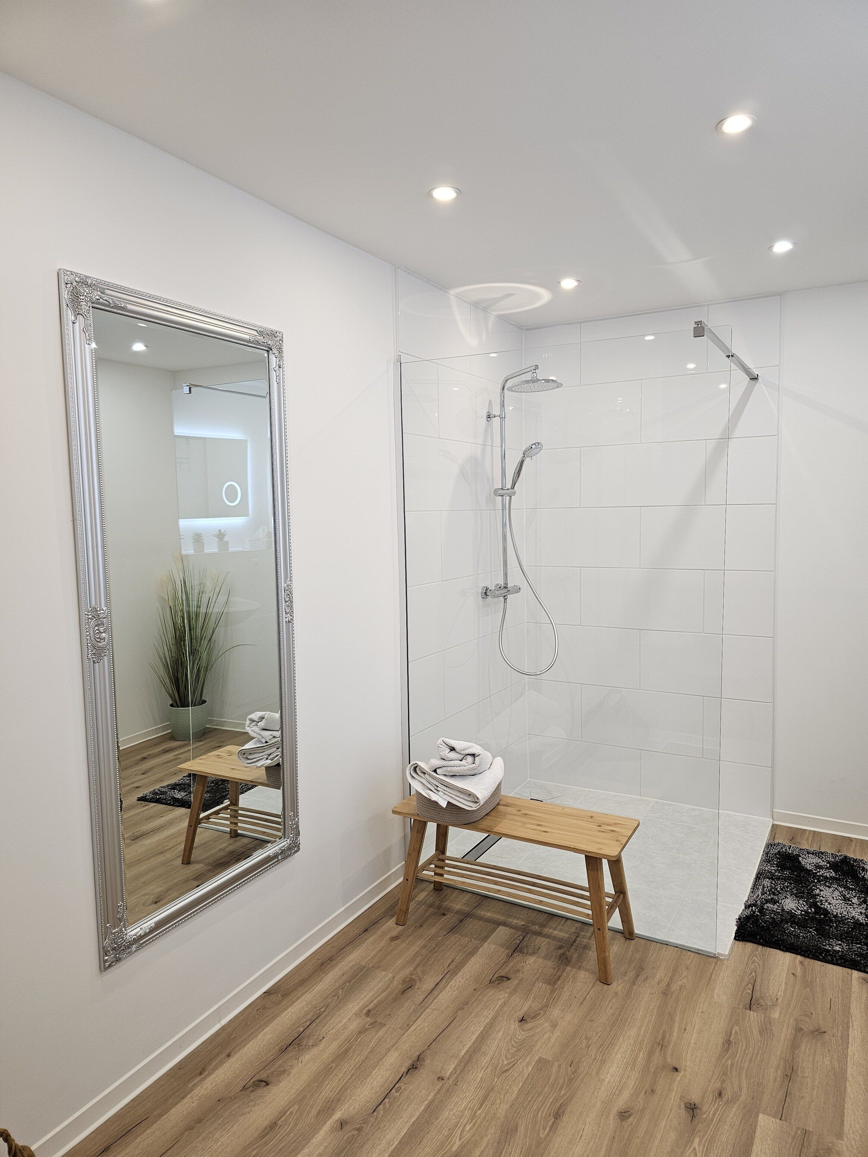 Handtücher, Shampoo, Toilettenpapier