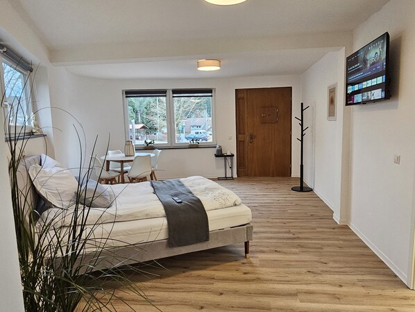 1 bedroom, desk, WiFi, bed sheets