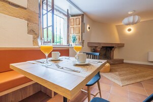 Daily continental breakfast (EUR 7.50 per person)