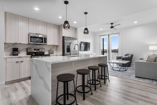 Fridge, microwave, oven, stovetop - Private Condo #208 with Riverside View and Private Pool (Gulfport)