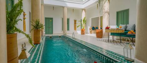 حمّام سباحة خارجي