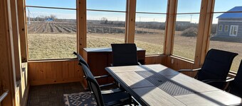 Fully-equipped, 4-seasons, 2 bedrooms in the vineyard at Harwood Estate Winery.