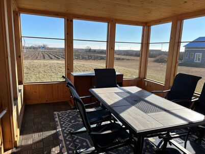 Fully-equipped, 4-seasons, 2 bedrooms in the vineyard at Harwood Estate Winery.