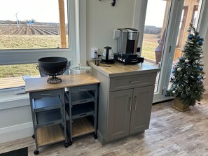 Interior - Fully-equipped, 4-seasons, 2 bedrooms in the vineyard at Harwood Estate Winery. (Prince Edward)