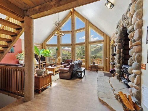 Hawk's Landing | A Refined Modern Mountain Escape