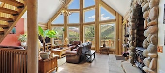 Hawk's Landing | A Refined Modern Mountain Escape