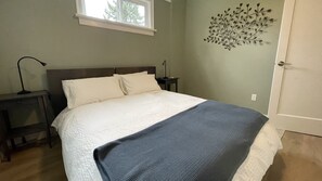 3 bedrooms, travel cot, free WiFi, bed sheets - Charming Cottage Centrally Located
Business Licence #28949 (Victoria)