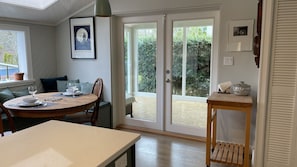Dining - Charming Cottage Centrally Located
Business Licence #28949 (Victoria)