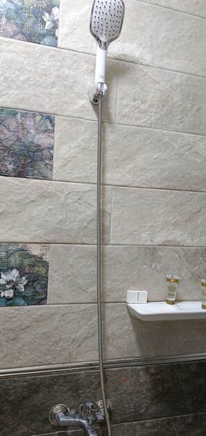 Bathroom - Crystal pyramids inn (Giza)