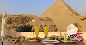 Terrace/patio - Crystal pyramids inn (Giza)