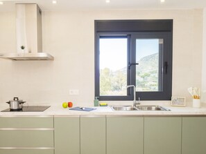 Frigorifero, microonde, forno, macchina per tè/caffè