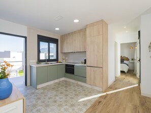 6 habitaciones, tabla de planchar con plancha y wifi gratis 