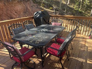 Outdoor dining - Aspen Grove Chalet - Colorado living dream (Woodland Park)